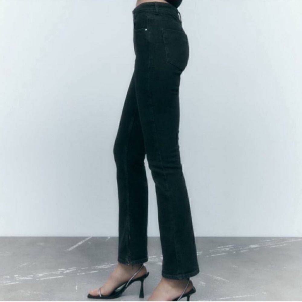 Zara Ankle Mid-rise Black Flare Jeans (Size 8) - Picture 2 of 10